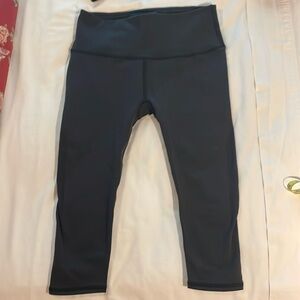 ❗️LAST CHANCE Donating 3/2 ❗️Lululemon Cropped Mesh Side Leggings, Sz S